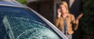 Få den rette hjælp til udskiftning af forrude